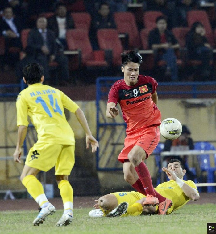 Hồng Quân đã thấu hiểu cảm giác 'cô đơn' như Công Vinh ở ĐT Việt Nam ở AFF Cup 2012.